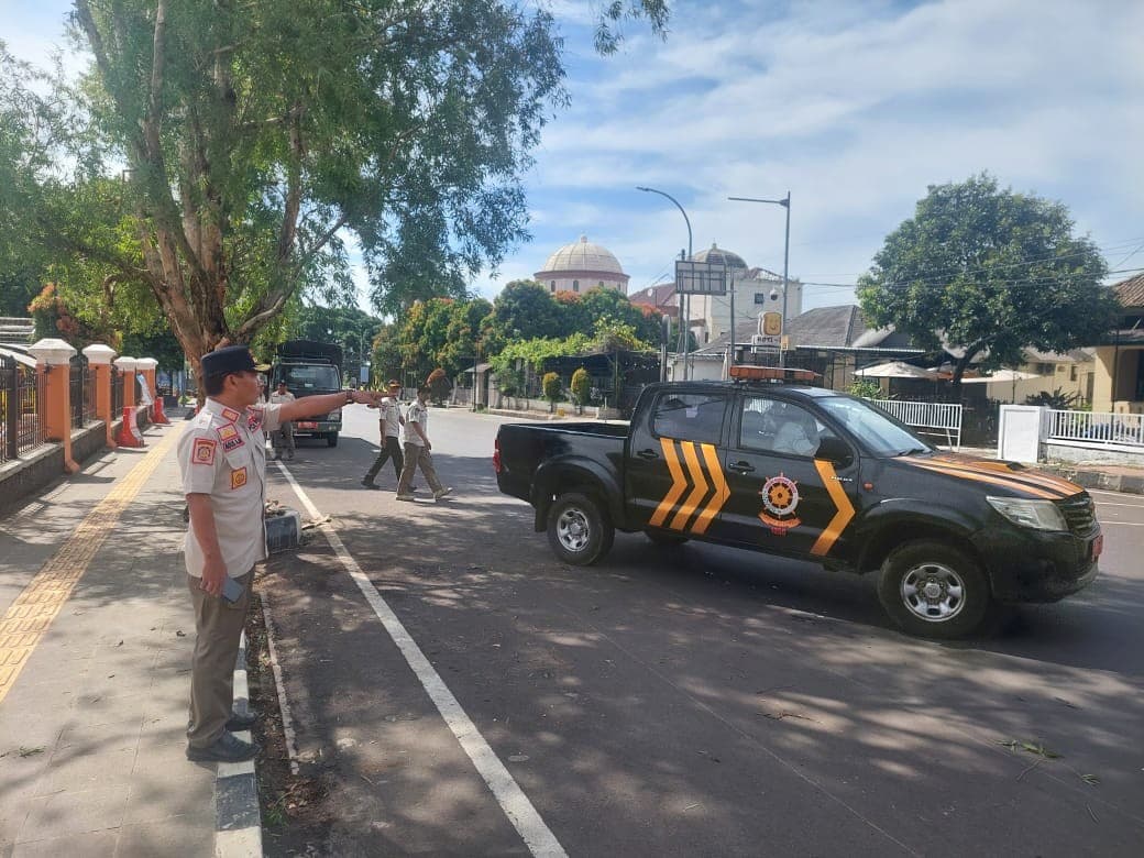 PENEGAKAN PERDA NO 4 TAHUN 2008 DI KAWASAN ALUN-ALUN PANDEGLANG